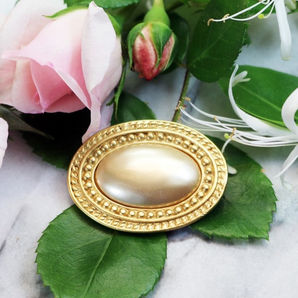 Vintage Carolee 3-Strand 9mm Pearl Bracelet - Picture 9 of 15